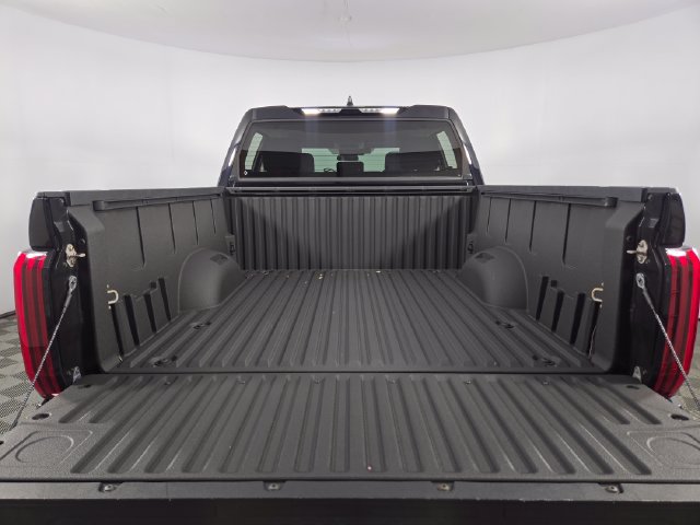 Used 2022 Toyota Tundra SR5 w/ SR5 Convenience Package AWD/4WD image 27
