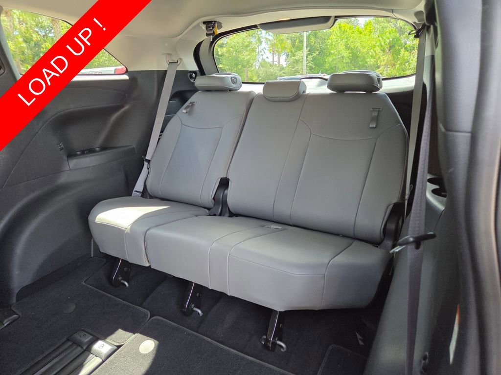 Used 2025 Toyota Sienna XLE FWD image 22