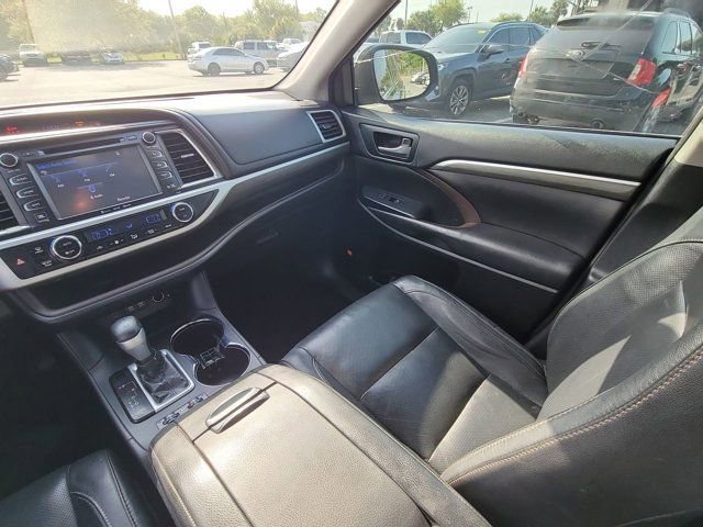 Used 2018 Toyota Highlander Limited image 3