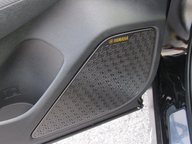 New 2025 Mitsubishi Outlander SE image 13