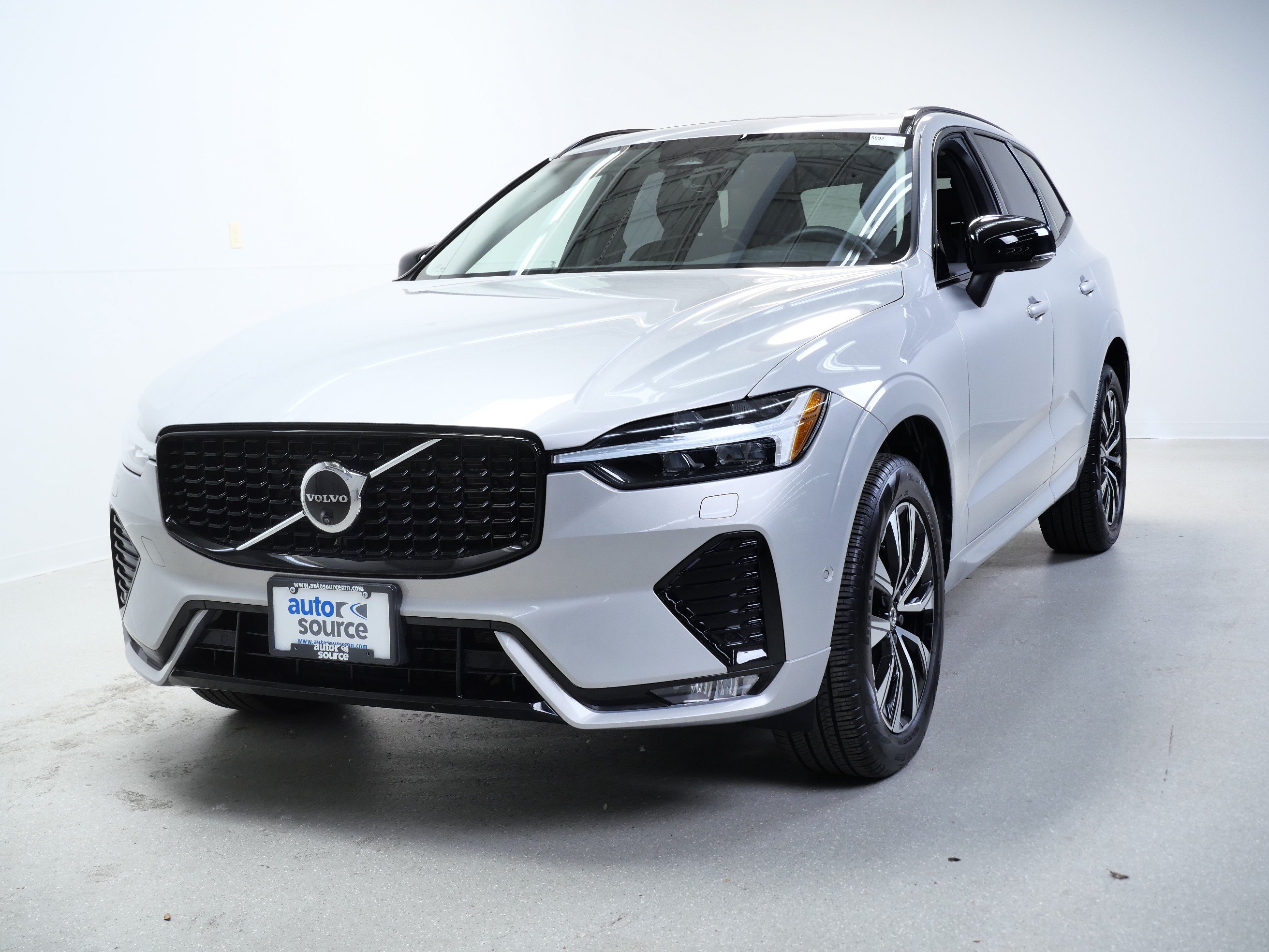 Used 2025 Volvo XC60 B5 Plus w/ Climate Package AWD/4WD image 12