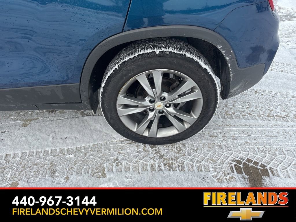 Used 2020 Chevrolet Trax LT w/ Sun & Sound Package image 23