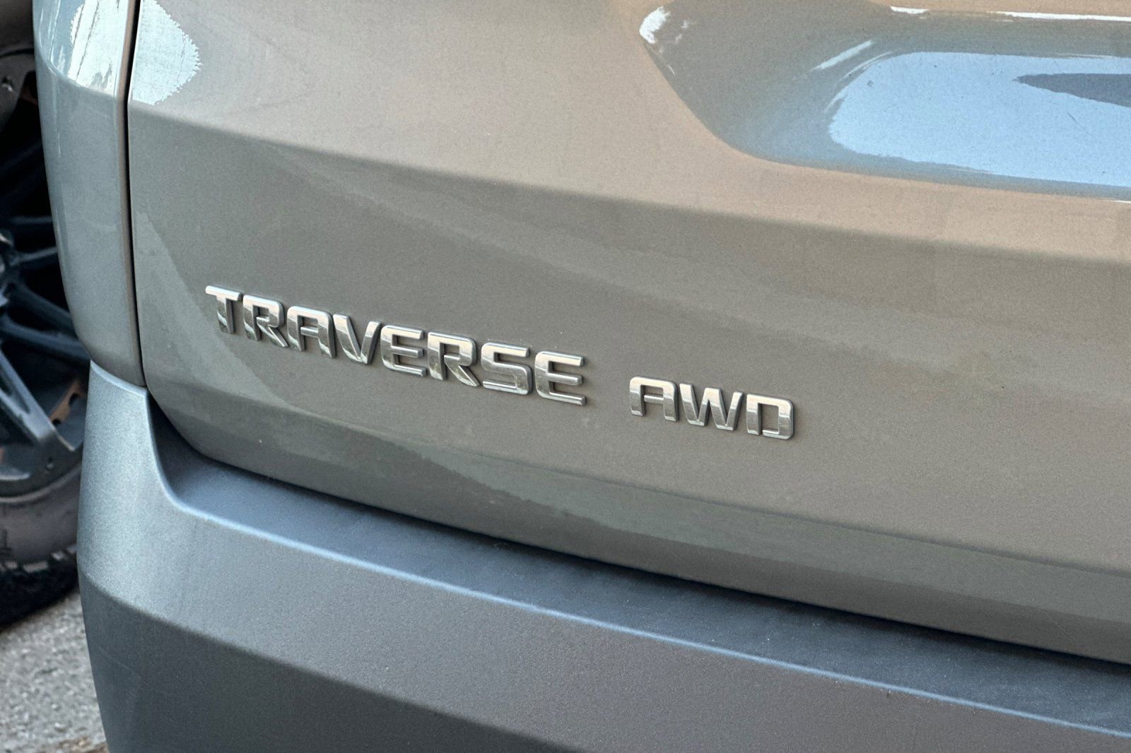 Used 2023 Chevrolet Traverse LT image 9