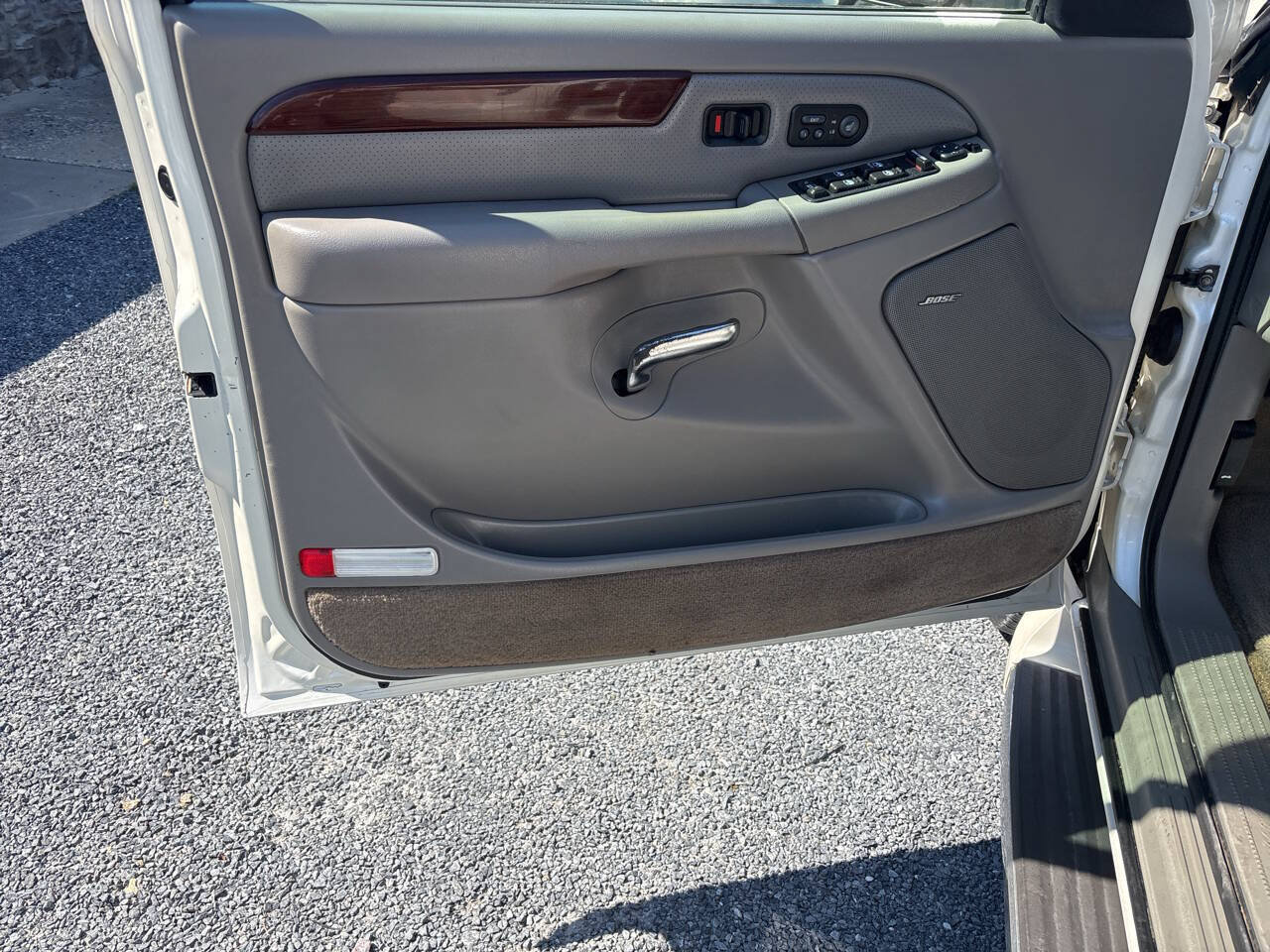 Used 2002 Cadillac Escalade AWD image 14