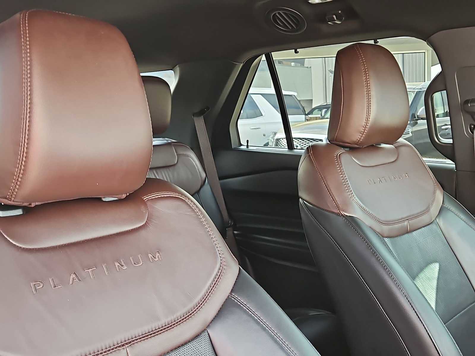 Used 2022 Ford Explorer Platinum w/ Equipment Group 601A AWD/4WD image 18