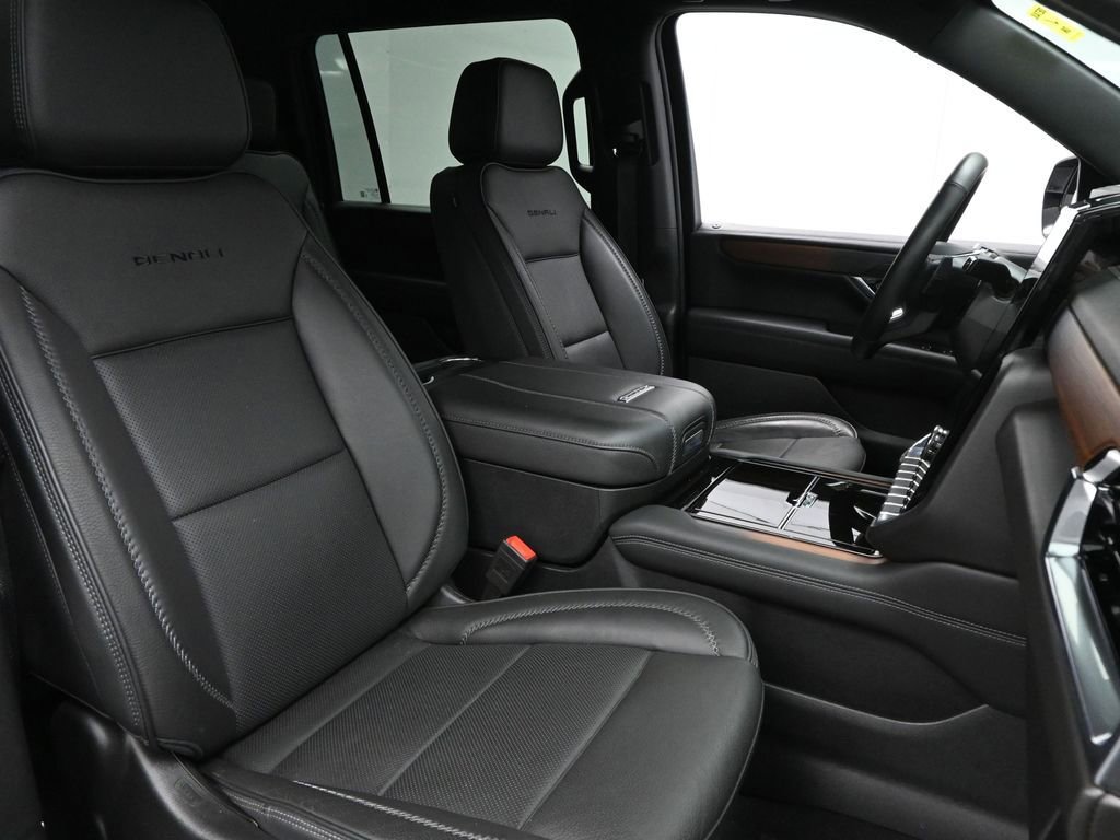 Used 2025 GMC Yukon XL Denali image 11