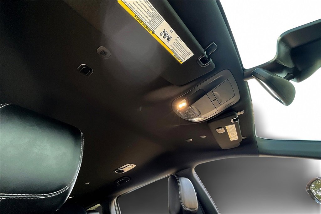 Used 2025 Chrysler Pacifica Select image 22