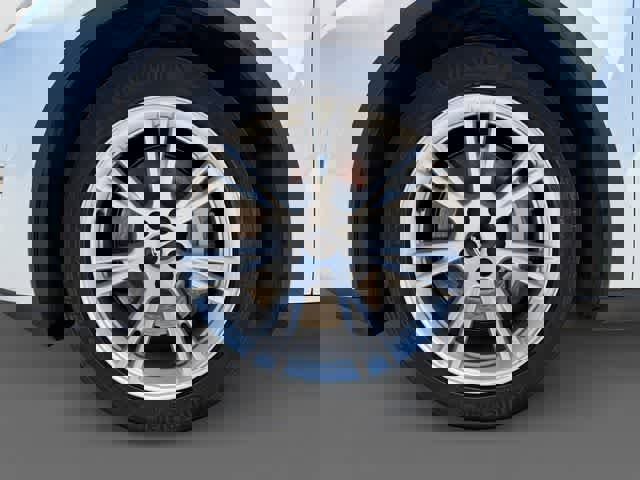 Used 2023 Tesla Model Y Performance image 9