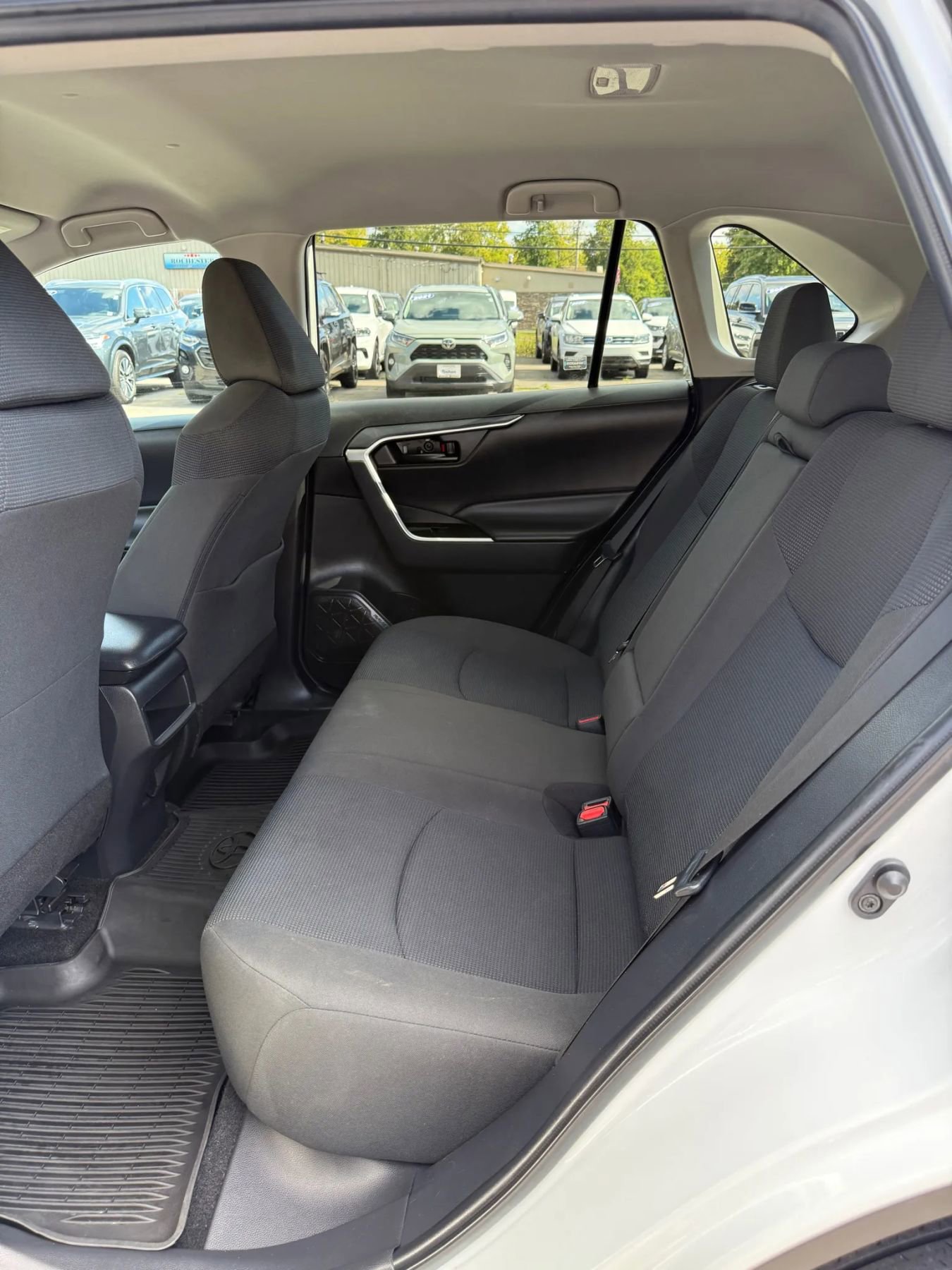 Used 2021 Toyota RAV4 LE image 14