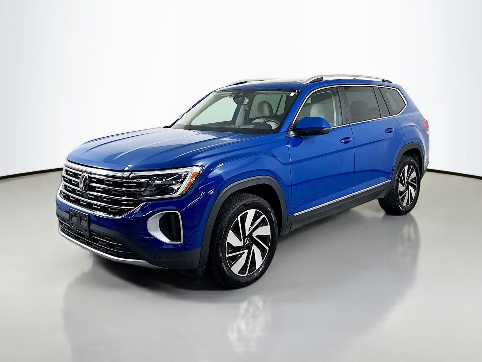 Used 2025 Volkswagen Atlas SEL image 1