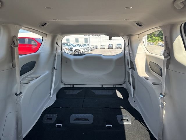 Used 2024 Chrysler Pacifica Touring-L FWD image 24