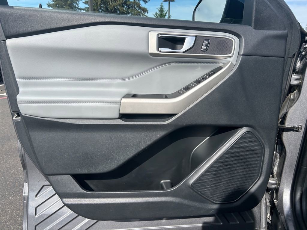 Used 2023 Ford Explorer XLT w/ Equipment Group 202A AWD/4WD image 21