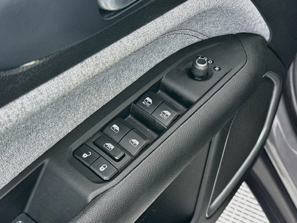 Used 2023 Jeep Compass Latitude AWD/4WD image 26