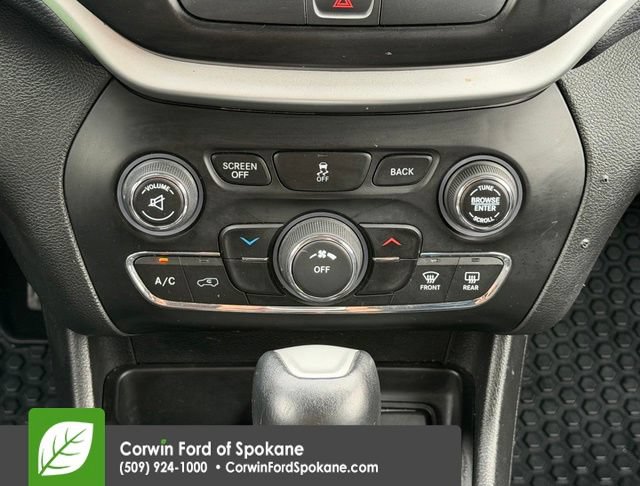 Used 2017 Jeep Cherokee Trailhawk AWD/4WD image 28