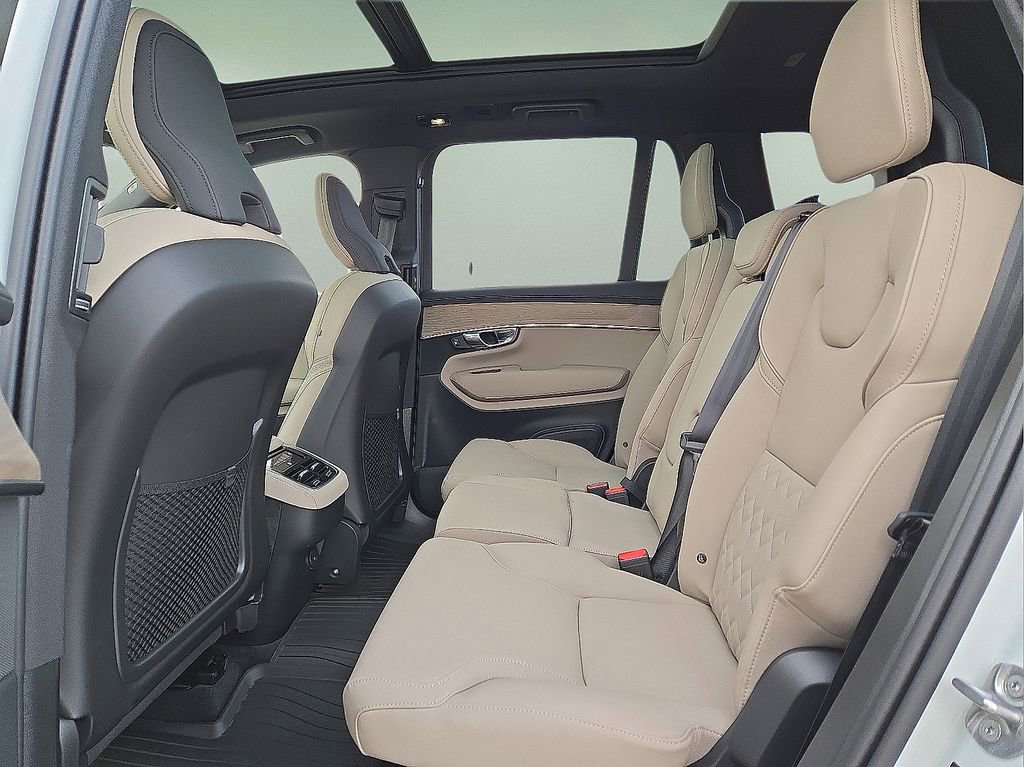 New 2026 Volvo XC90 B6 Plus w/ Protection Package Premier AWD/4WD image 15