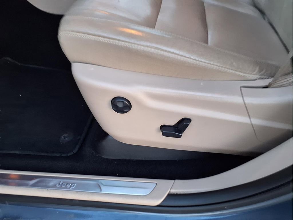 Used 2019 Jeep Grand Cherokee Limited image 18