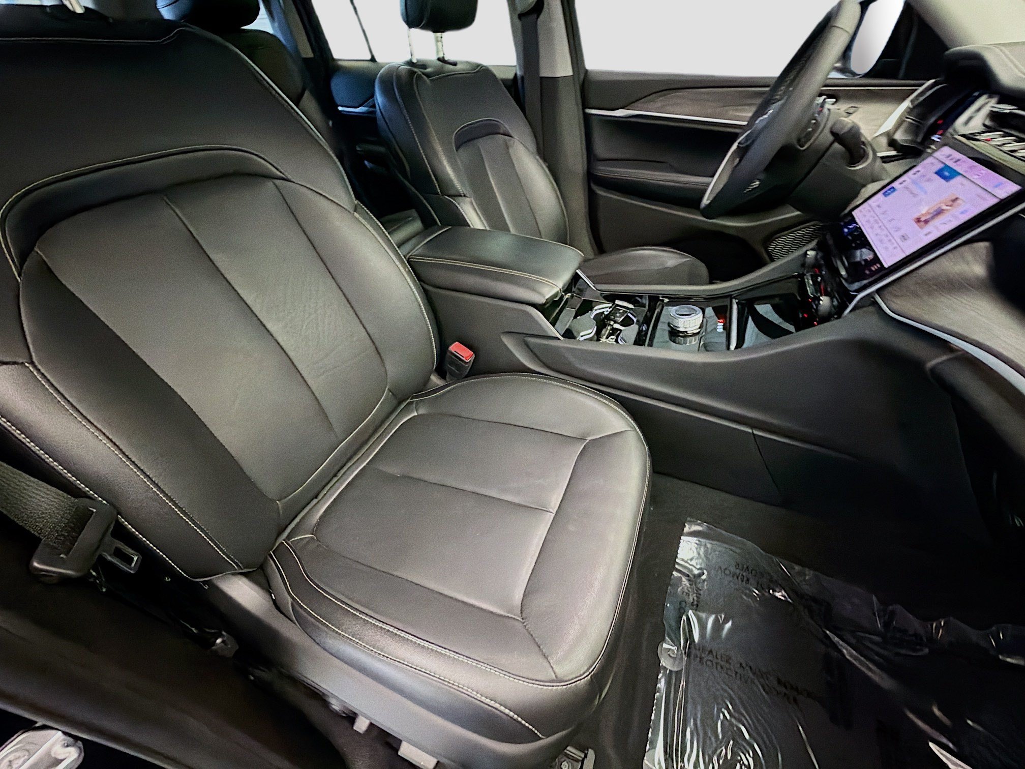Used 2023 Jeep Grand Cherokee Limited RWD image 15