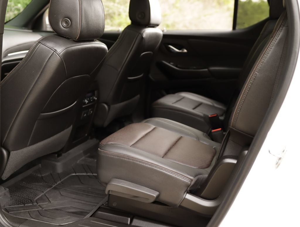 Used 2023 Chevrolet Traverse High Country w/ LPO, Floor Liner Package AWD/4WD image 29