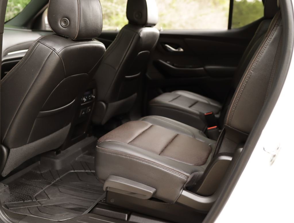 Used 2023 Chevrolet Traverse High Country w/ LPO, Floor Liner Package AWD/4WD image 29
