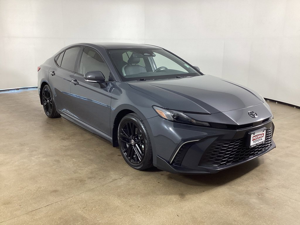 Used 2025 Toyota Camry SE w/ Convenience Package FWD image 3