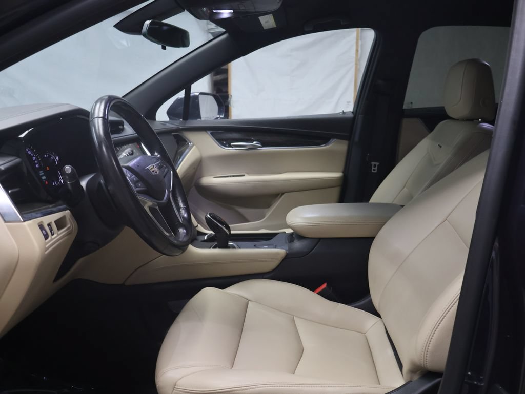 Used 2018 Cadillac XT5 FWD image 16