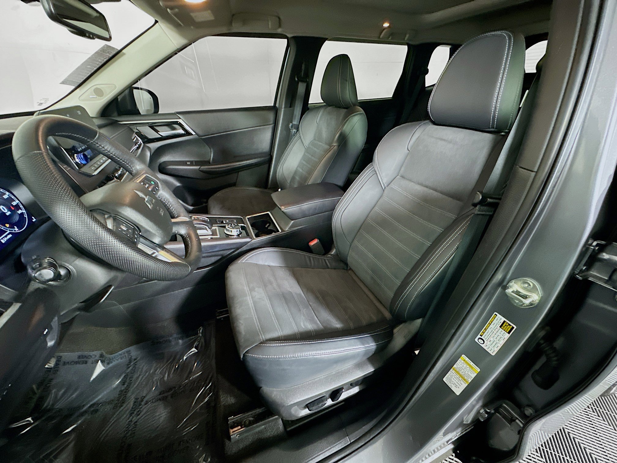 Used 2023 Mitsubishi Outlander SE FWD image 12