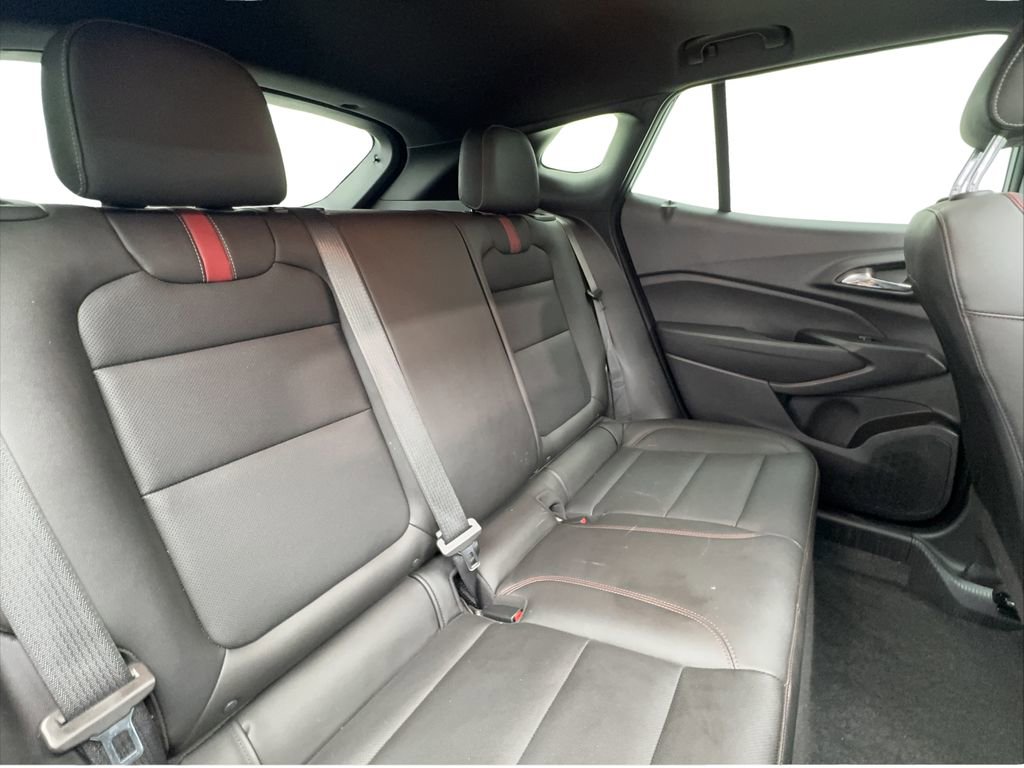 Used 2025 Chevrolet Trax RS w/ Sunroof Package image 27