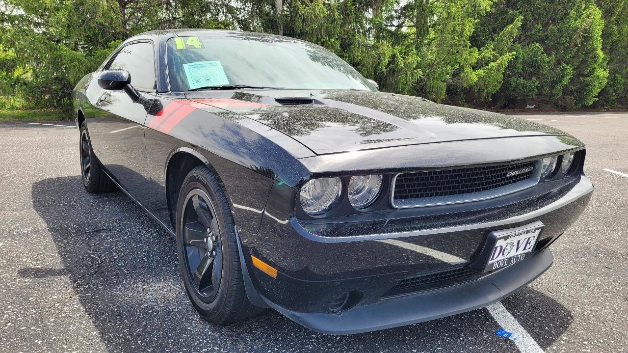 Used 2014 Dodge Challenger SXT RWD image 6