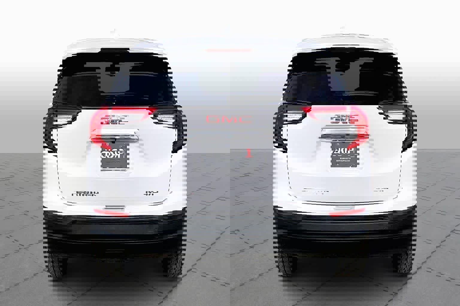 Used 2024 GMC Terrain SLE image 4