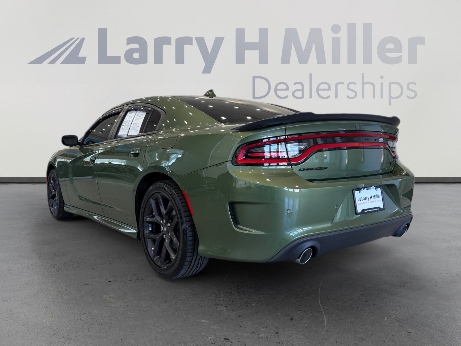 Used 2021 Dodge Charger R/T w/ Plus Group RWD image 3