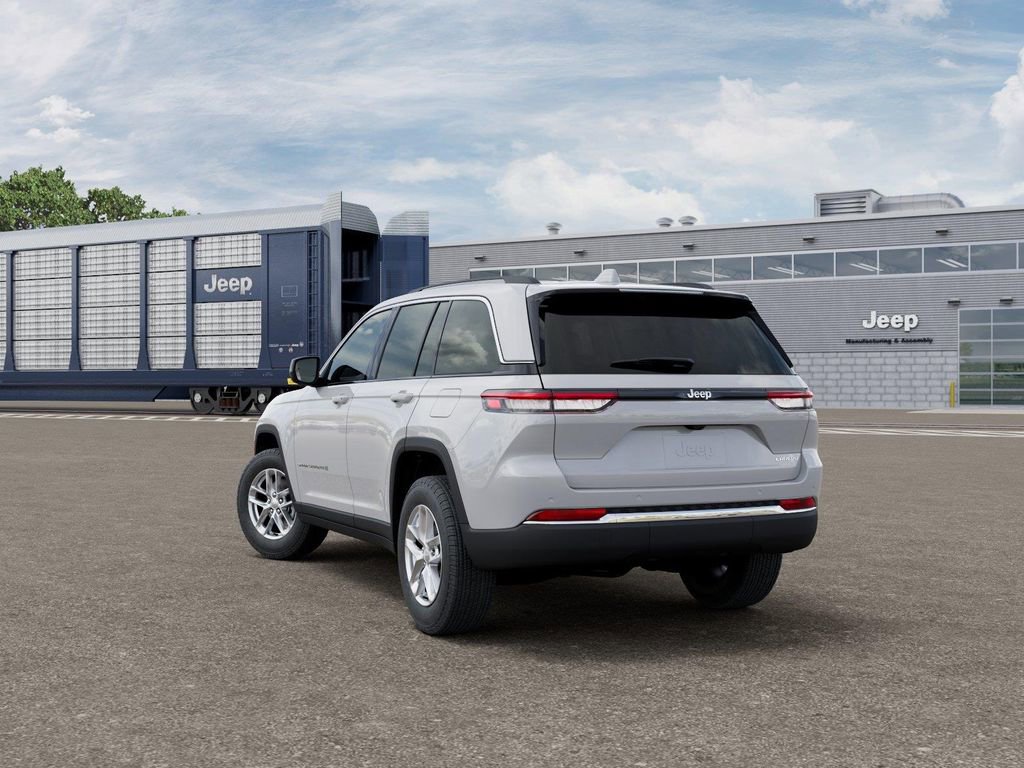New 2026 Jeep Grand Cherokee Laredo image 3