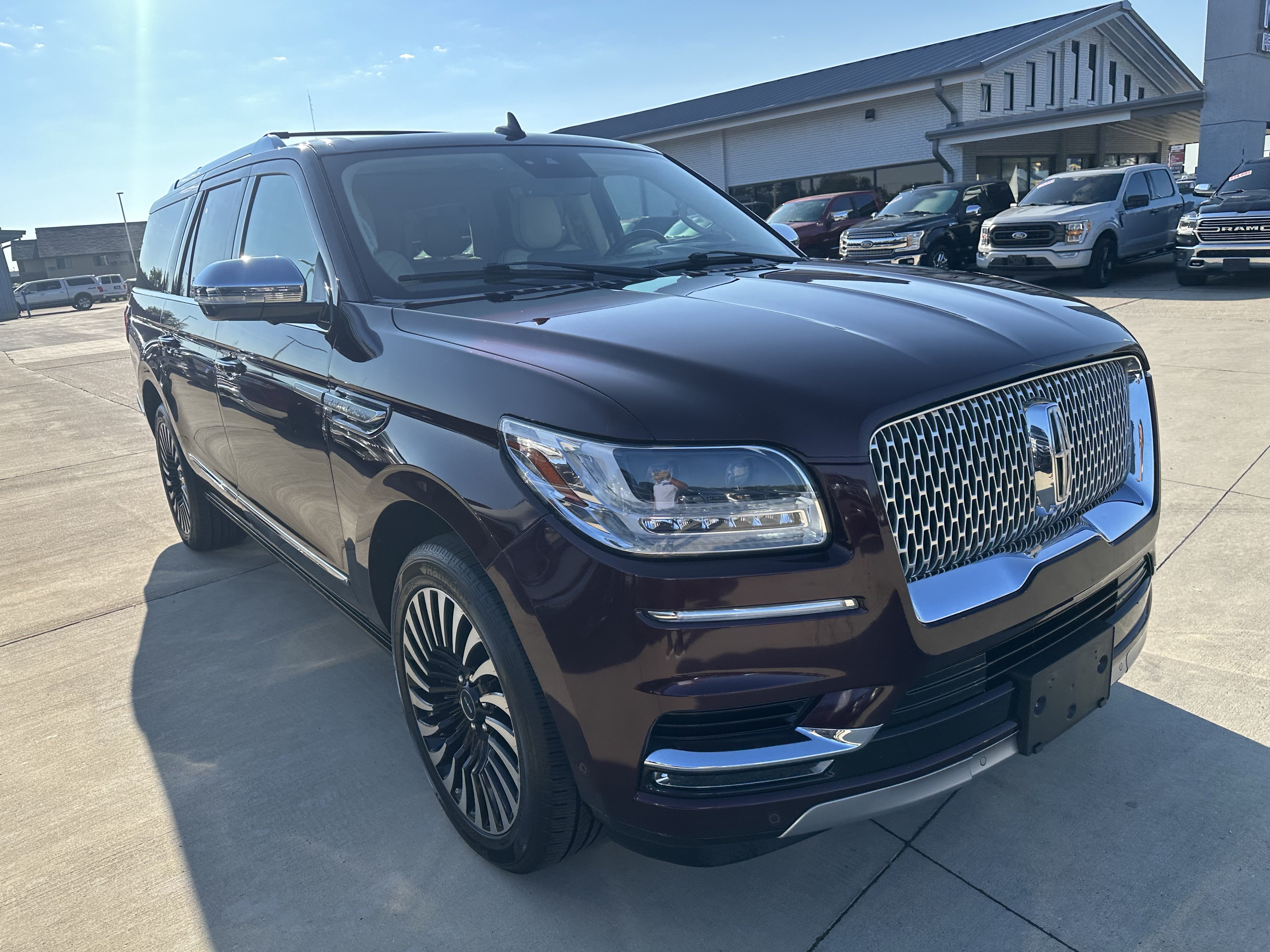 Used 2021 Lincoln Navigator L Black Label w/ Cargo Convenience Package AWD/4WD image 3