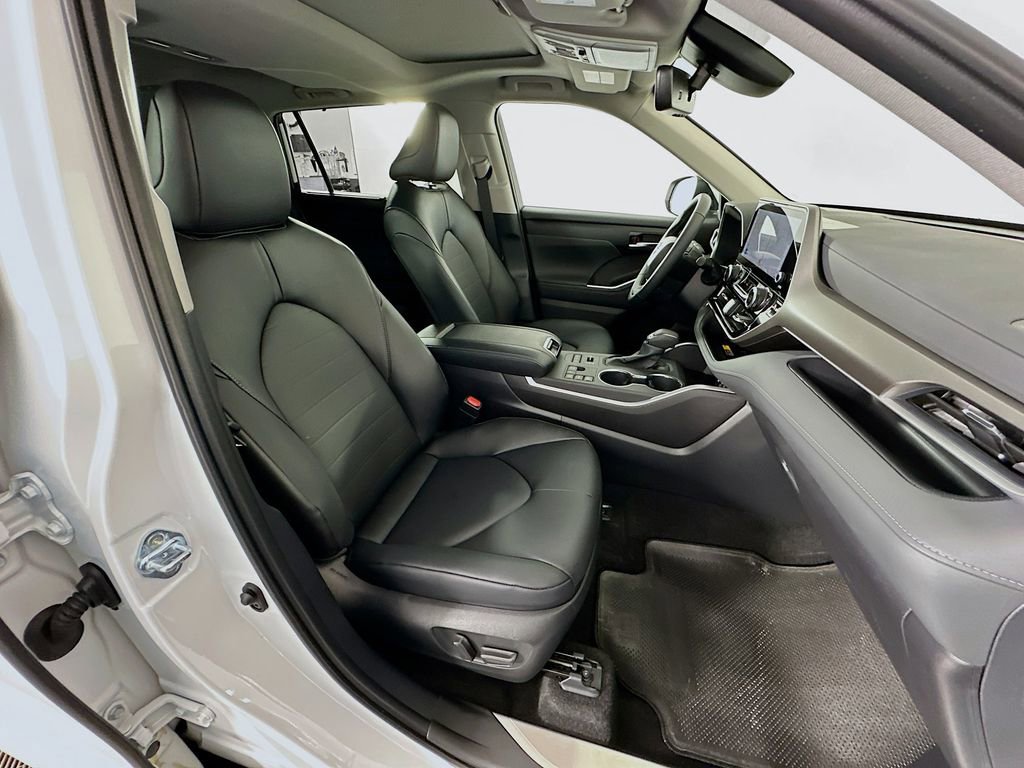 Certified 2026 Toyota Highlander XLE image 30