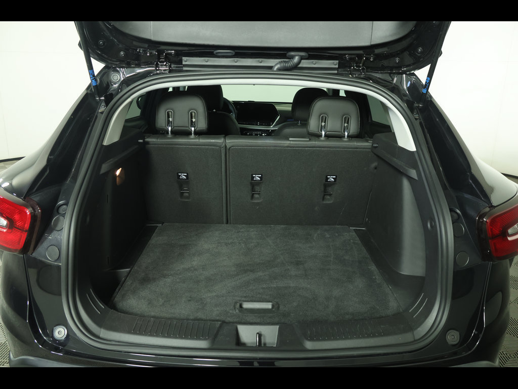 Used 2025 Chevrolet Trax LT FWD image 16