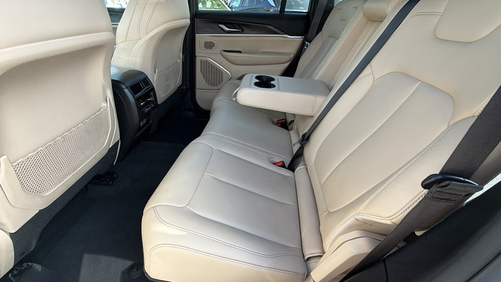 Used 2024 Jeep Grand Cherokee Limited 4xe AWD/4WD image 16