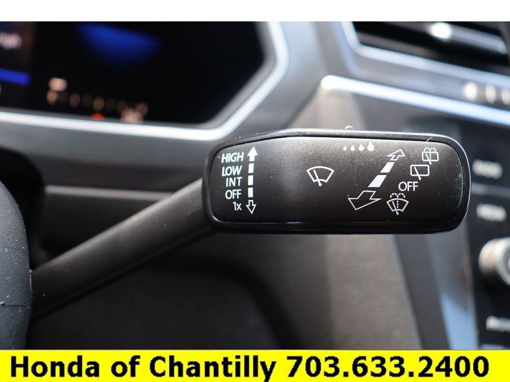 Used 2022 Volkswagen Tiguan SE image 17