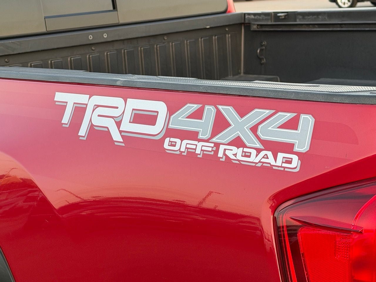 Used 2017 Toyota Tacoma TRD Off-Road w/ Tow Package (A/T) AWD/4WD image 11