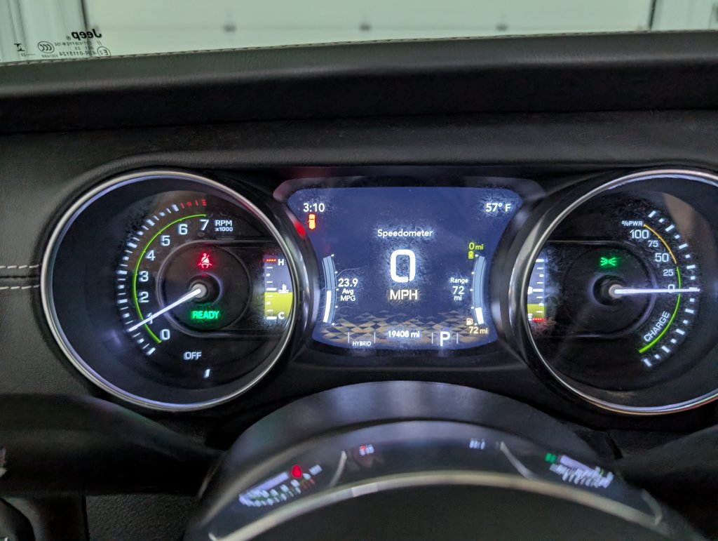 Used 2023 Jeep Wrangler Unlimited Sahara w/ Cold Weather Group AWD/4WD image 15