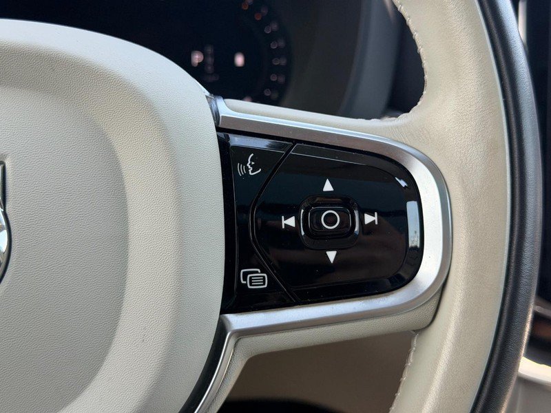 Used 2023 Volvo XC60 B5 Core AWD/4WD image 18