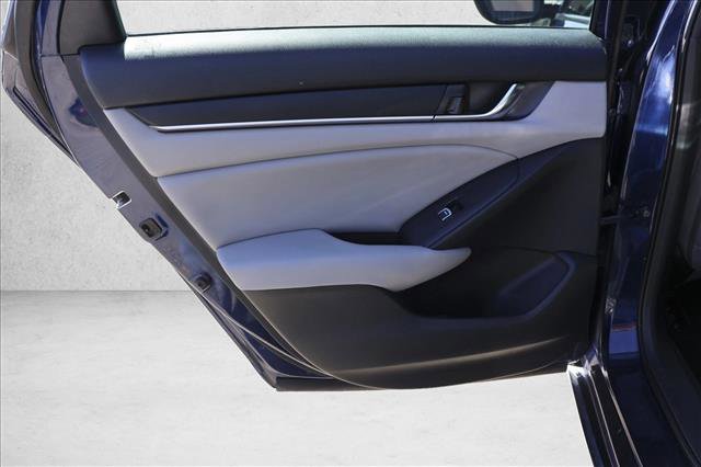 Used 2018 Honda Accord EX image 22