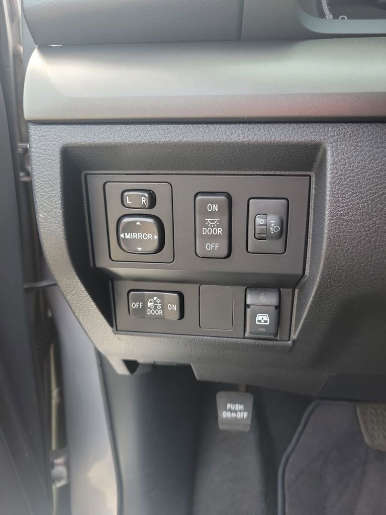 Used 2016 Toyota Tundra SR5 w/ SR5 Upgrade Package RWD image 17