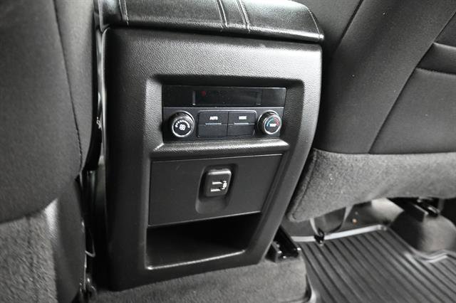 Used 2022 Chevrolet Traverse LT FWD image 17