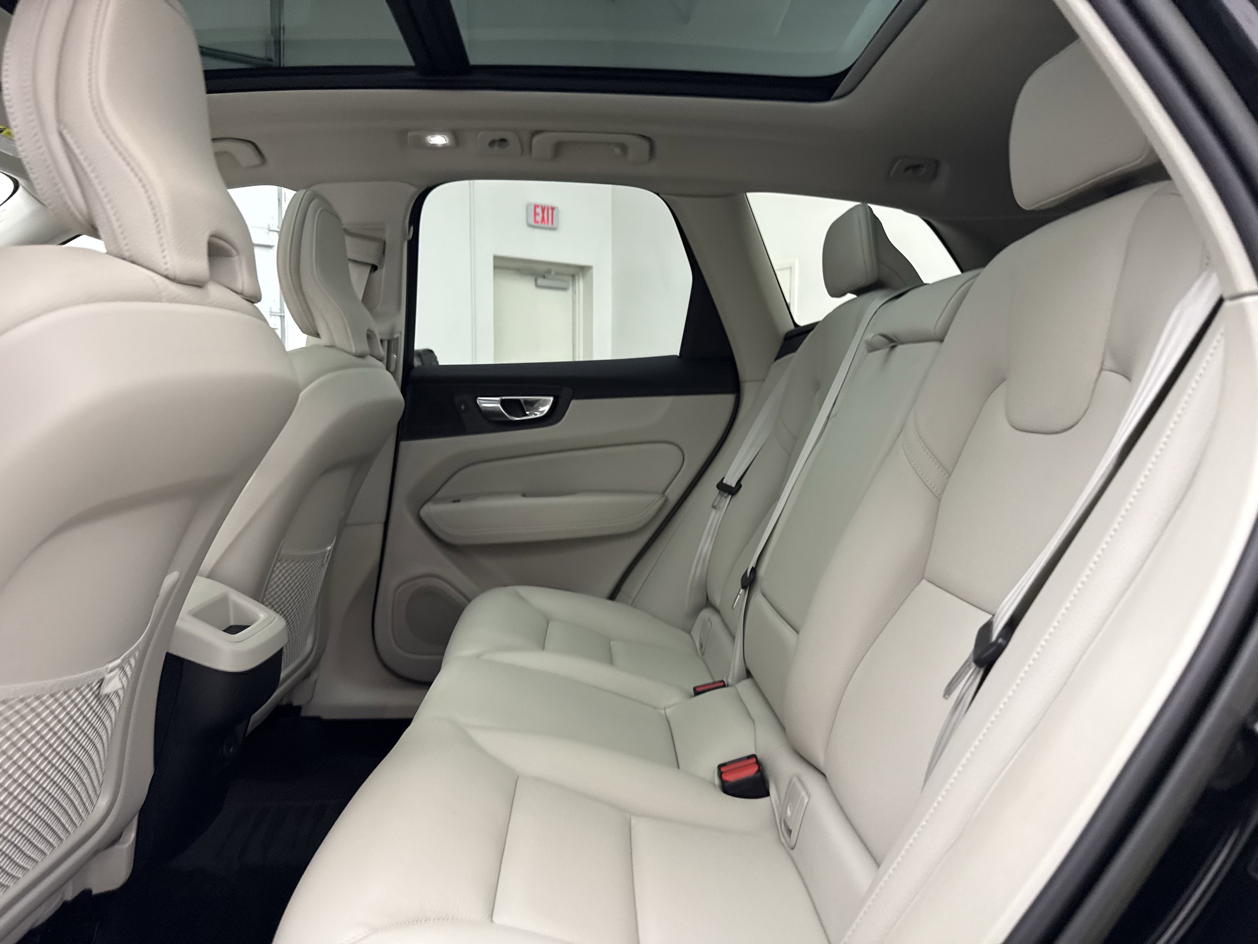Certified 2023 Volvo XC60 B5 Plus AWD/4WD image 22