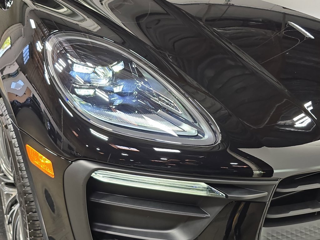 Certified 2026 Porsche Macan AWD/4WD image 12
