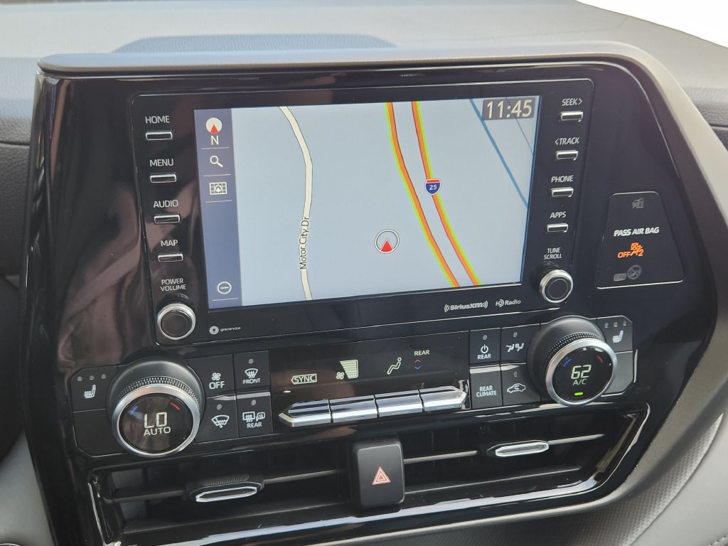 Used 2022 Toyota Highlander XLE AWD/4WD image 8