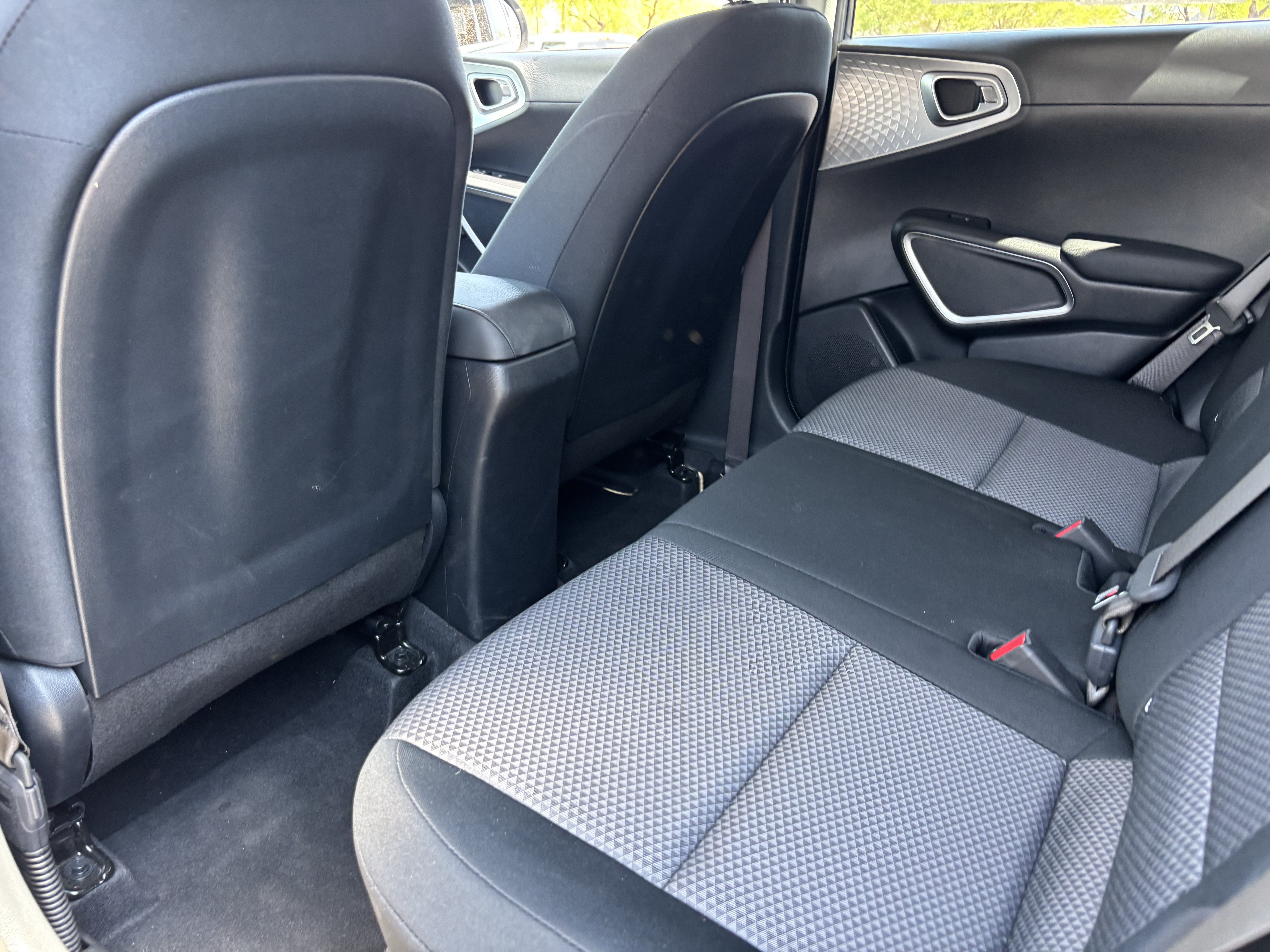 Certified 2025 Kia Soul LX w/ LX Technology Package FWD image 15