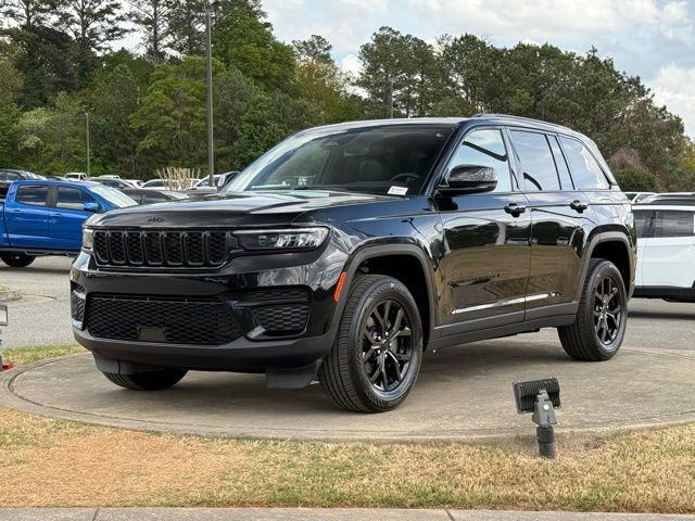Certified 2024 Jeep Grand Cherokee Altitude AWD/4WD image 3
