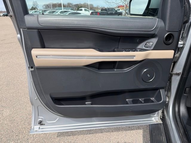Used 2024 Ford Expedition Limited image 26