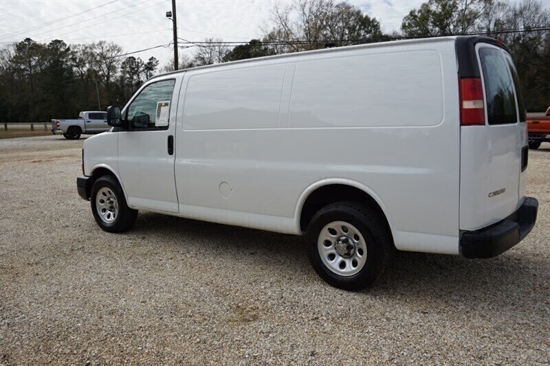 Used 2010 Chevrolet Express 1500 RWD image 8