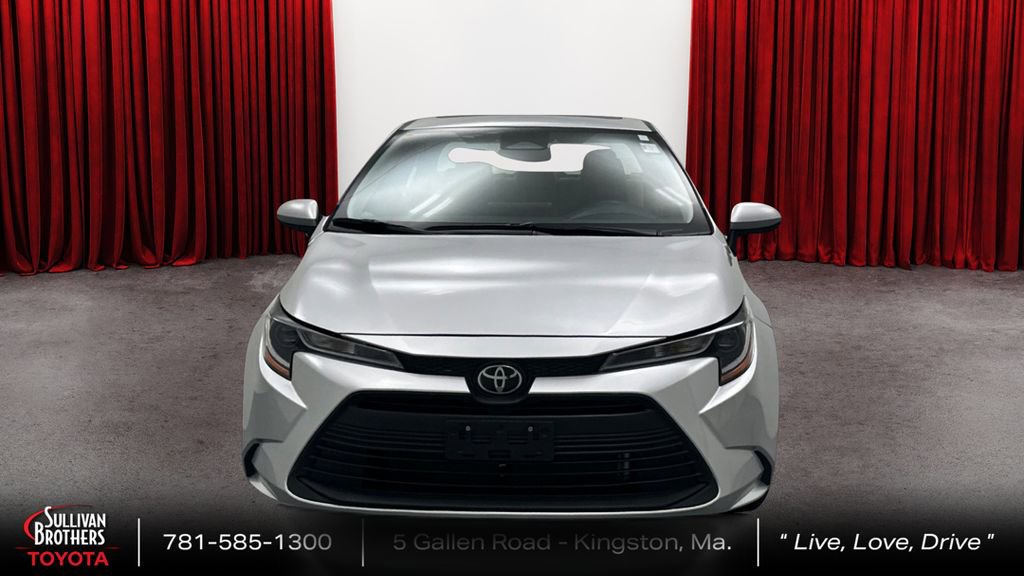 Used 2023 Toyota Corolla LE w/ LE Premium Package FWD image 2